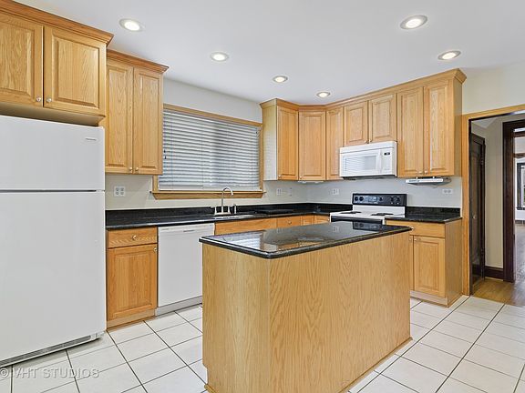 4th image of 5846 N Marmora Ave