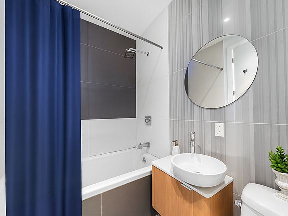 4th image of 227 Grand St APT 3L