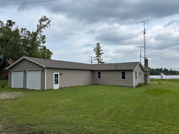 6755 Kelley Dr, Millersburg, MI 49759