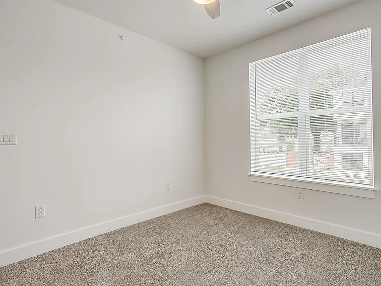 3144 Forest Park Blvd — Photo 40