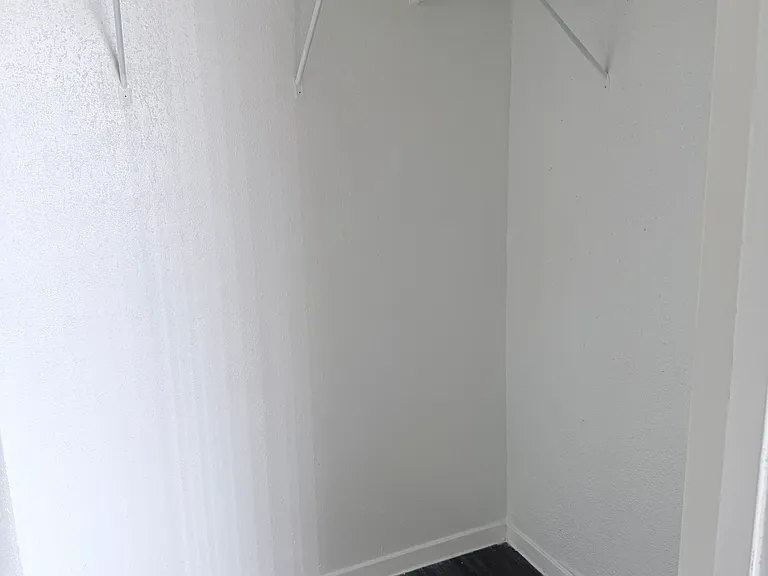 Peachtree Apartments — Photo 10