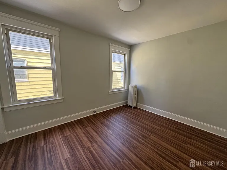 266 Sandford St — Photo 6