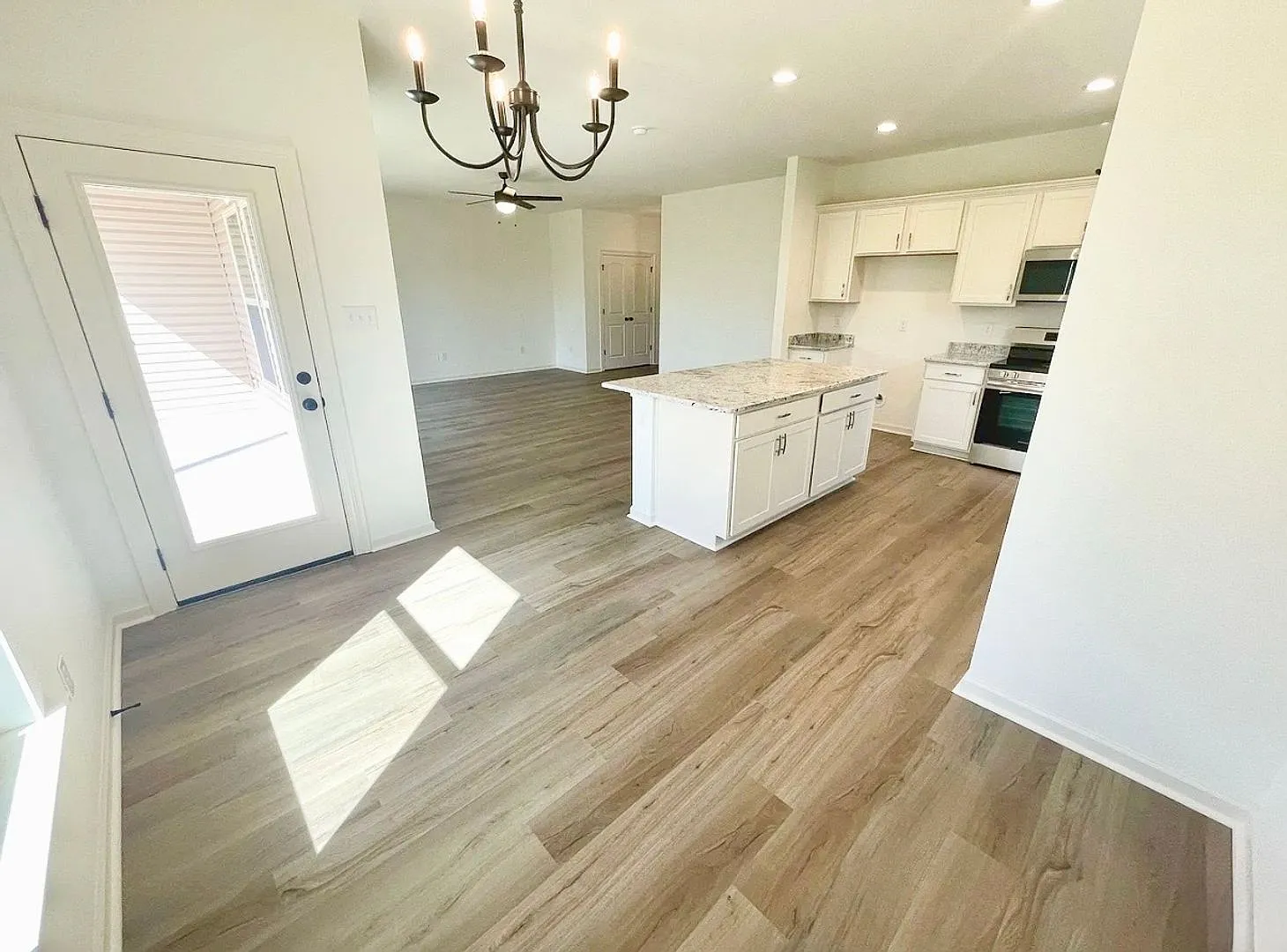 Spacious 4-bedroom, 2-bathroom home located in Denham Springs — Photo 4
