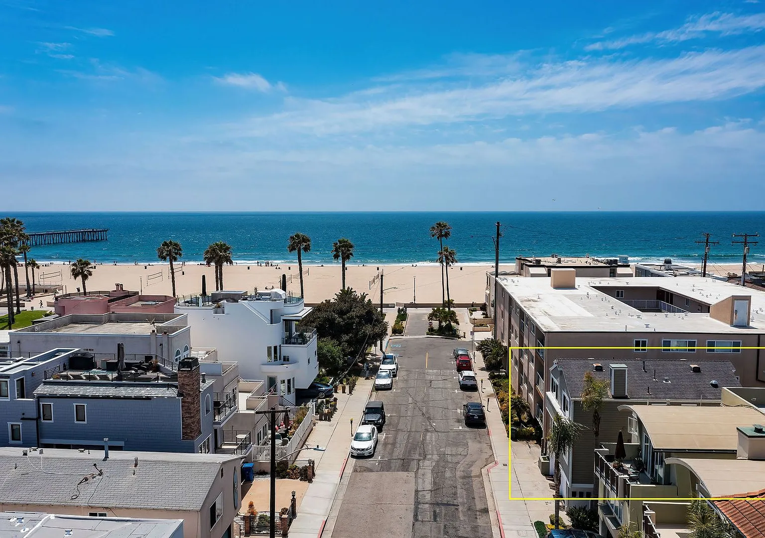 Beachside Retreat Steps to the Sand in Hermosa Beach! — Photo 1