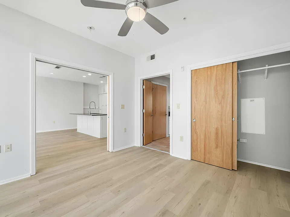 1600 Barton Springs Rd #6404