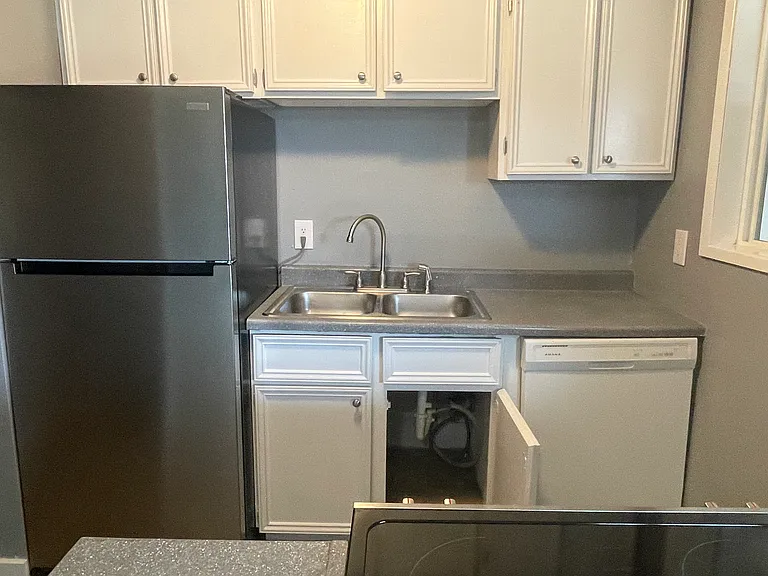 303 NW Cary St #303 — Photo 2