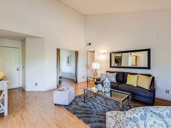 5th image of 37168 Meadowbrook Cmn APT 301