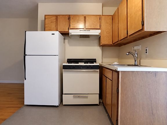 2nd image of 568 Union St APT 4B