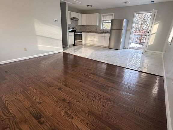 3rd image of 600 Middletown Ave #2