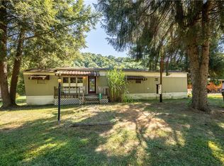 125 Hillvue Ln, Evans City, PA 16033