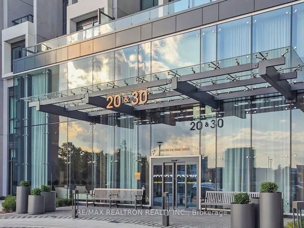 20 Inn On The Park Dr #832, Toronto, ON M3C 0P8