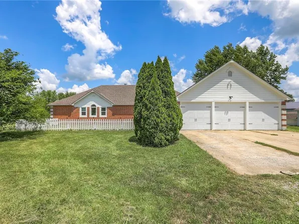 20012 NE 138th St, Kearney, MO 64060