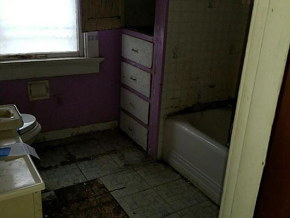 5th image of 615 Yale Ave