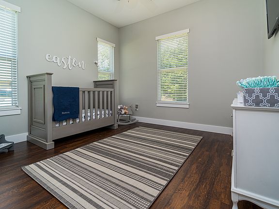 5th image of 657 NW Savannah Cir
