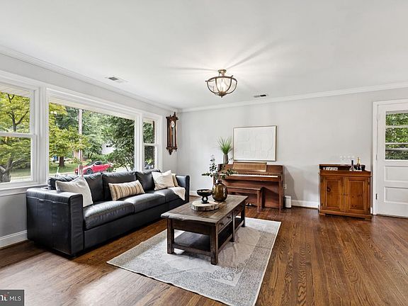 5th image of 10319 Cleveland St