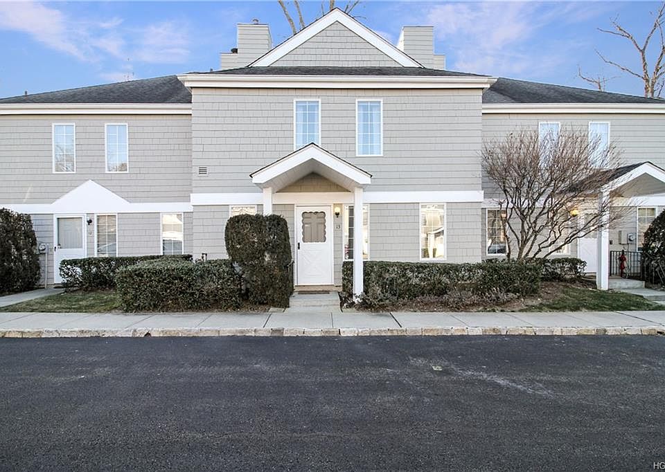 1st image of 13 Kings Park Dr