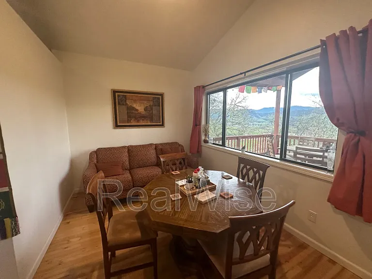 539 Hatfield Dr — Photo 9