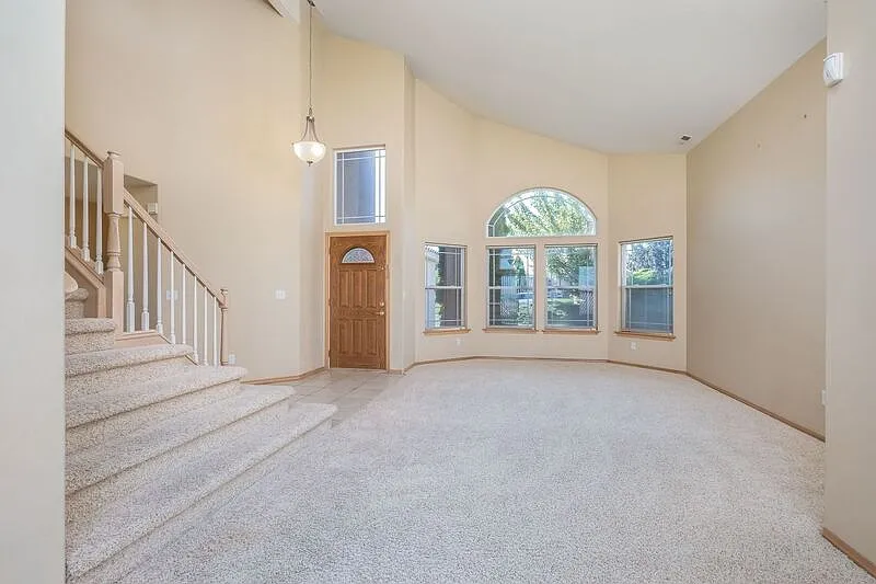 4 bed, 3.0 bath, 2172 sqft, $2,600 — Photo 3