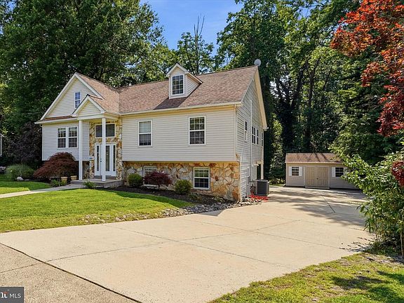 2nd image of 1616 Patricia Ave