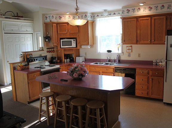 5th image of 6094 Blue St