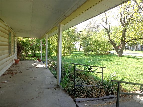 3rd image of 2608 Vine St