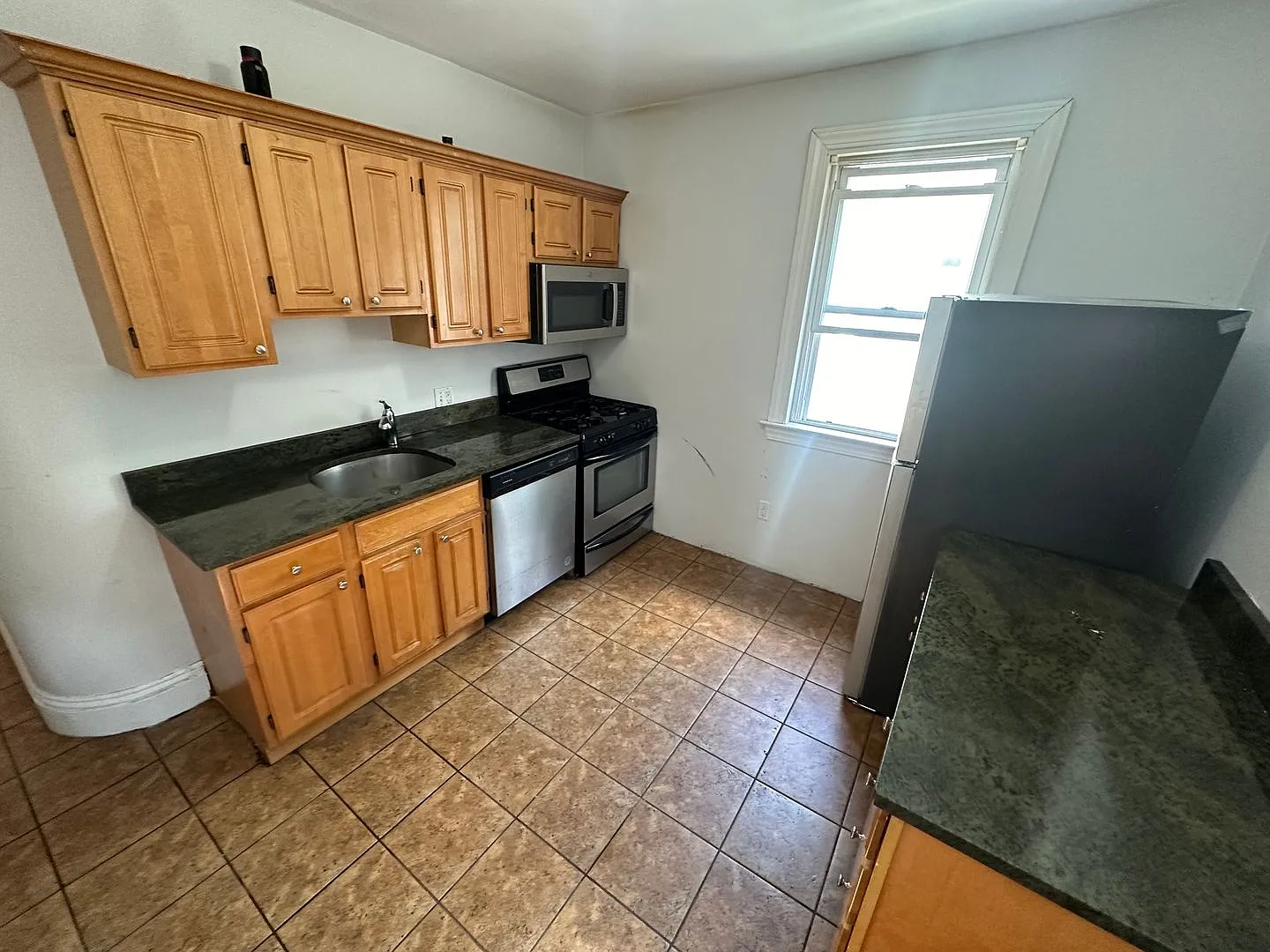No Fee - Allston 4 Bed/2 Bath - Dishwasher, Laundry On Site, Parking For Rent — Photo 1