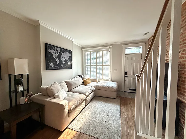 815 S Potomac St — Photo 2