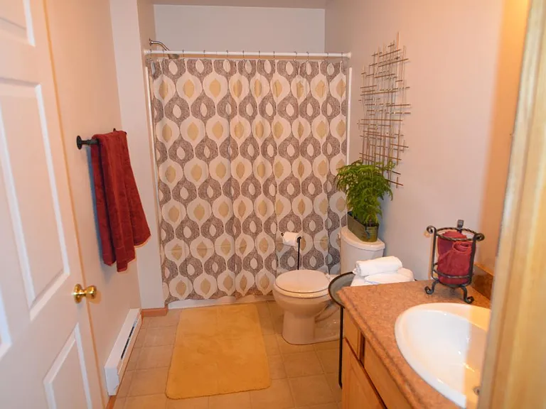 central bathroom (not furnished)