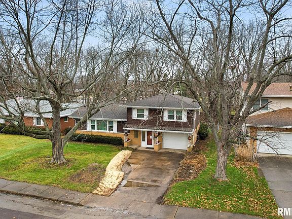2nd image of 2705 W Castle Ct