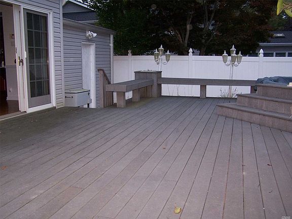 3rd image of 47 Iroquois St E