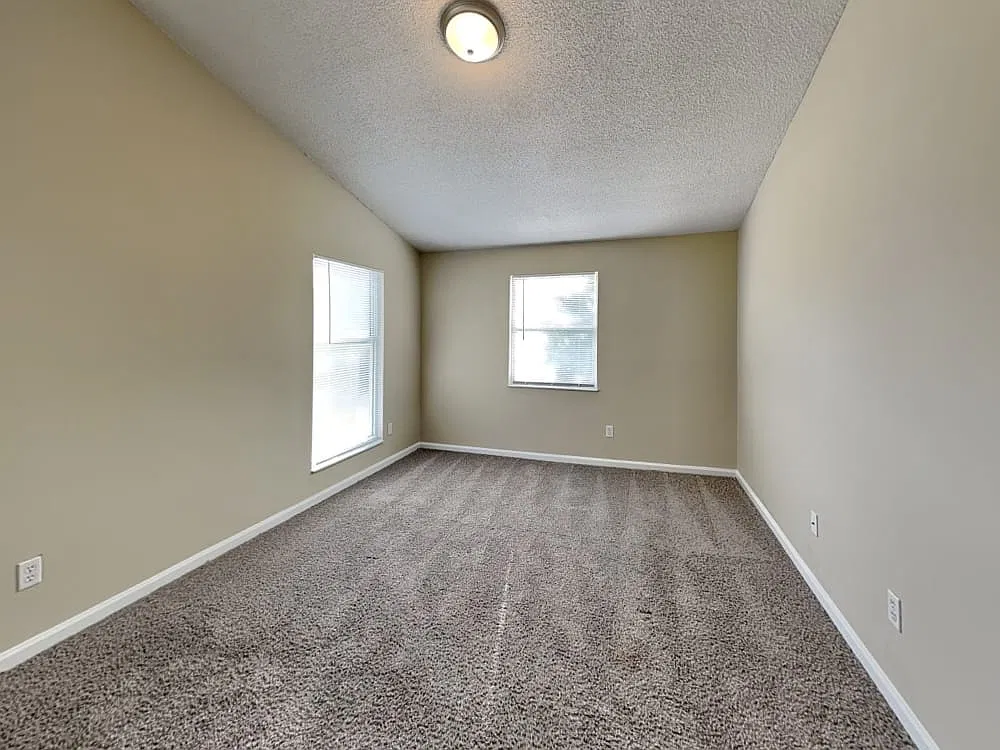 3 bed, 2.5 bath, 2608 sqft, $1,310 — Photo 2