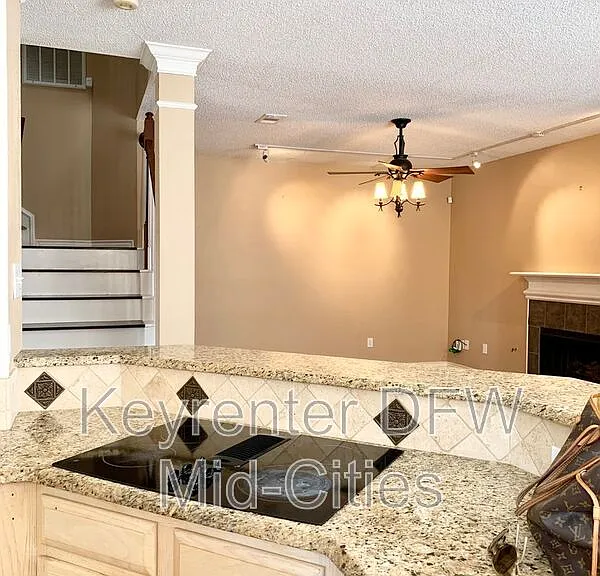 8702 Saddlehorn Dr — Photo 15