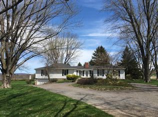 37 Center Hill Rd, Sugarloaf, PA 18249