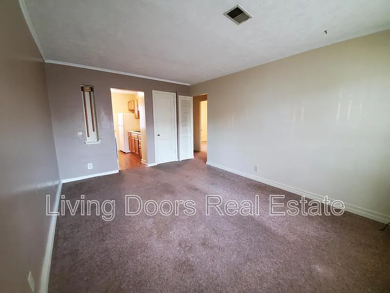 2 bed, 1.0 bath, 648 sqft, $895 — Photo 3