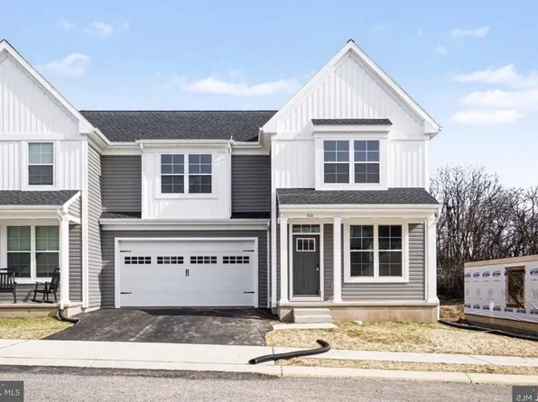 101 Brookfield Dr, Elizabethtown, PA 17022