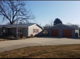 211 S 10th St, Fort Calhoun, NE 68023