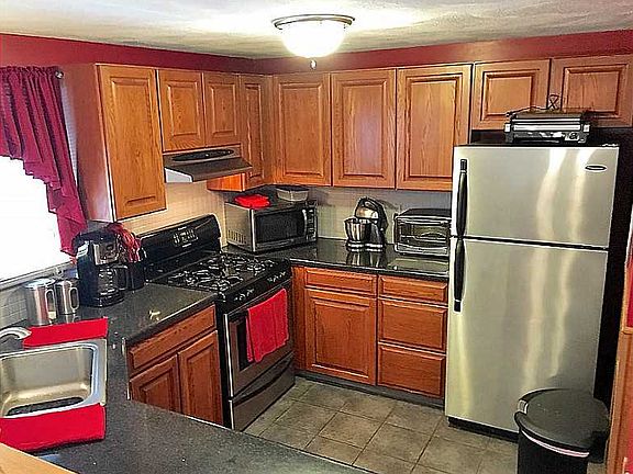 5th image of 248 Mayfield Ave APT B