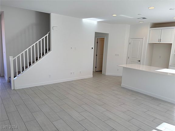 3rd image of 1033 Ferodale Ave