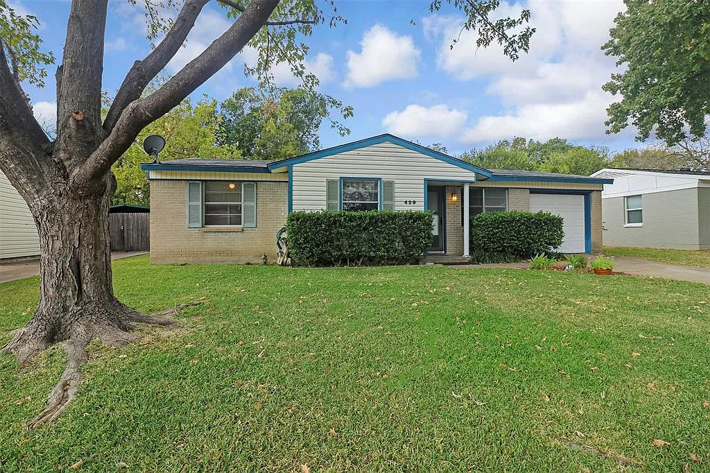 429 Birchwood Cir photo 1