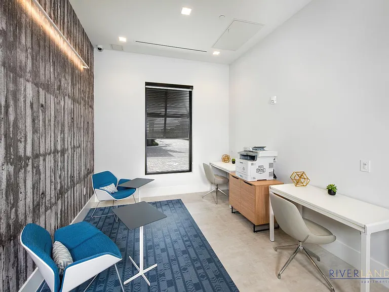 Riverland Apartments — Photo 29