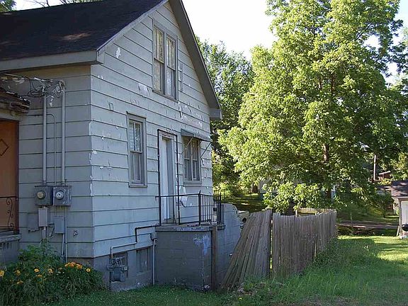 2nd image of 940 Gardner St