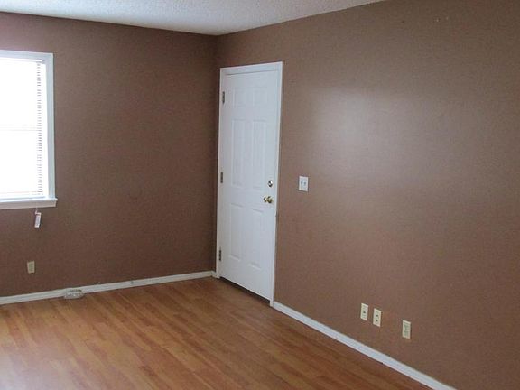 3rd image of 801 N 17th Pl APT 23