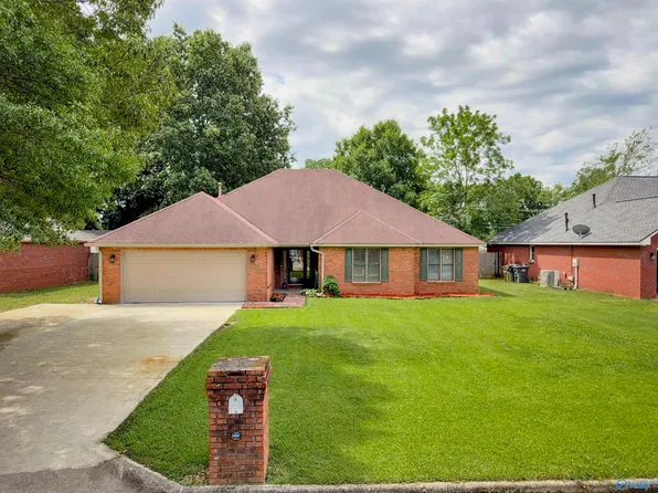 2709 Friar Tuck Ct SW, Decatur, AL 35603