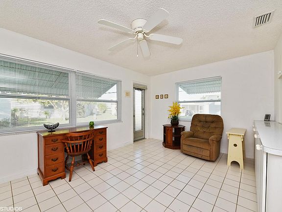5th image of 2127 SW Park Dr