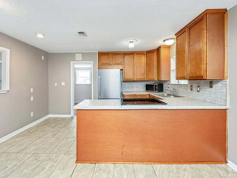 110 Green Dr — Photo 19