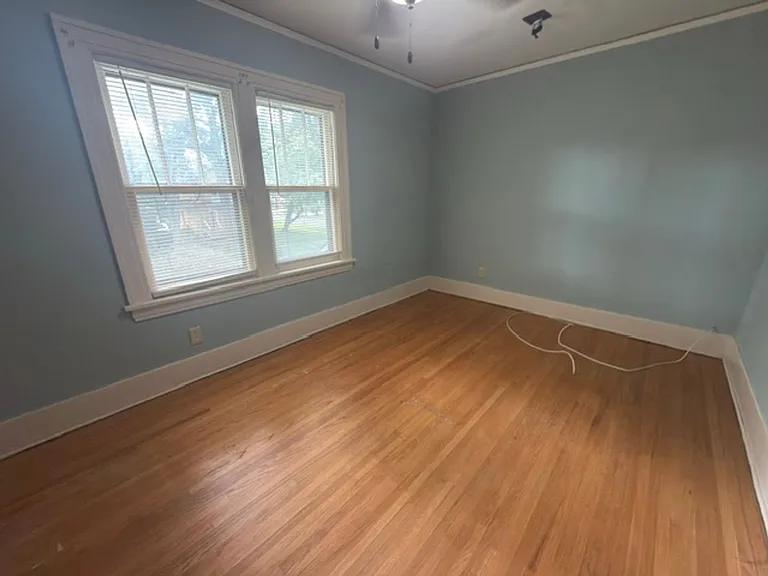 1004 S Busey Ave — Photo 6