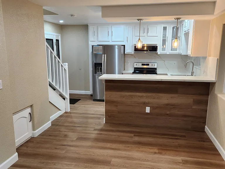 View of bar/dinning area & kitchen from Livingroom.