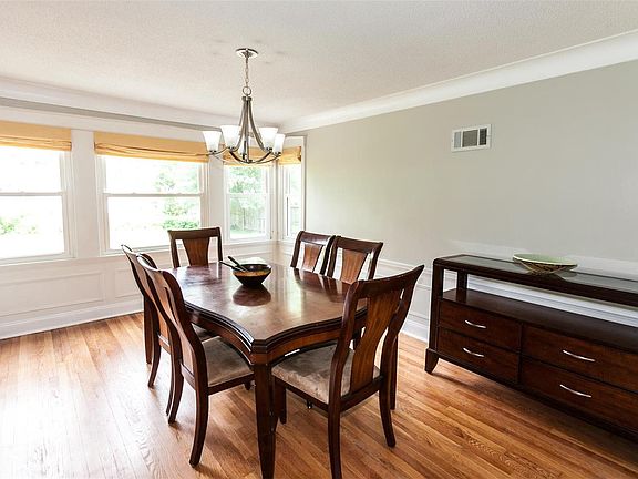 3rd image of 47 Holly Dr