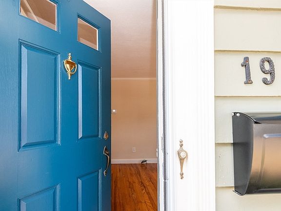 5th image of 19 Penny Ln