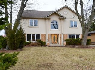 261 E Schick Rd, Bloomingdale, IL 60108